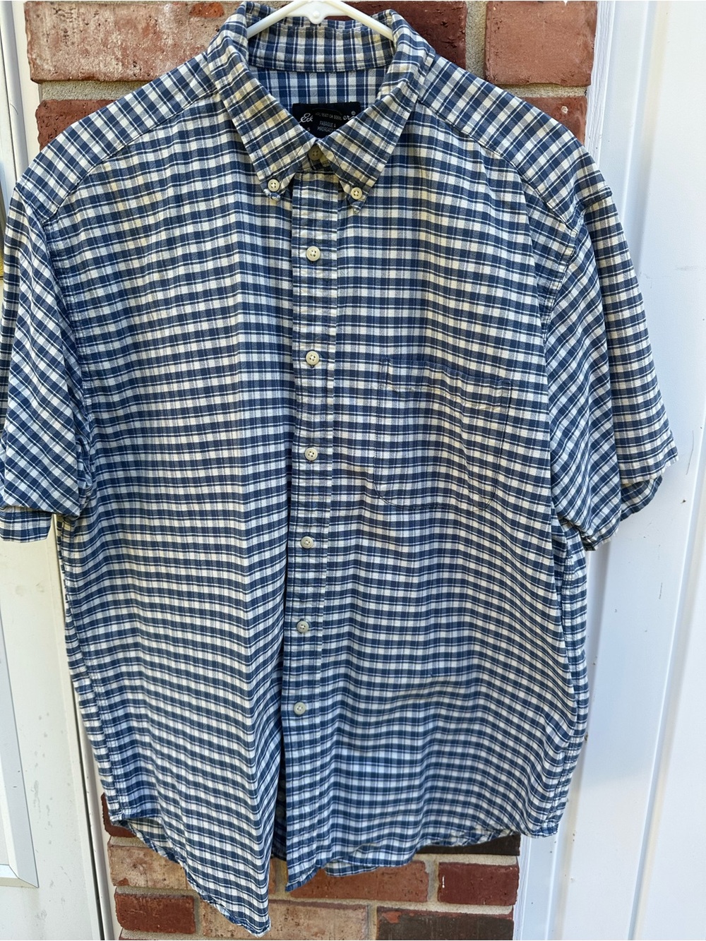 Eddie Bauer Men’s L Shirt Sleeve Button Down Shirt Blue White Checkered Pattern